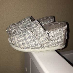 Toms Infant Size 4